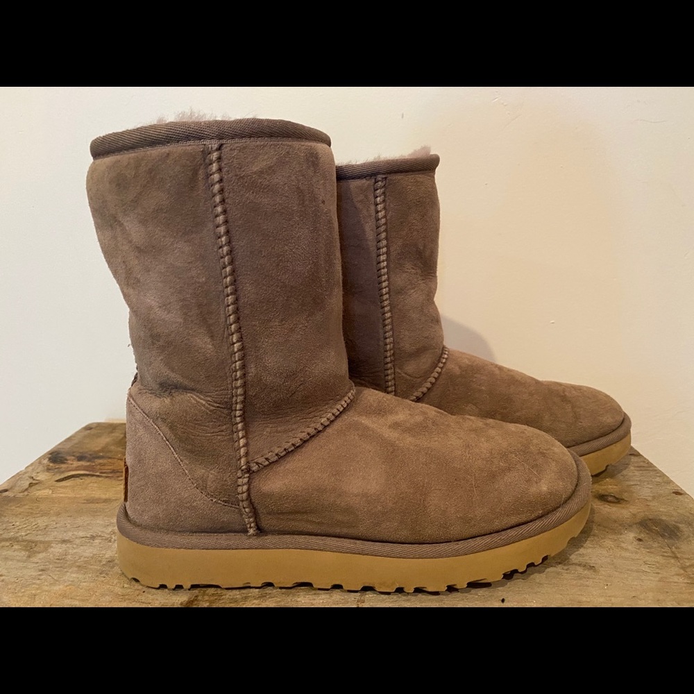 Classic short Ugg boots